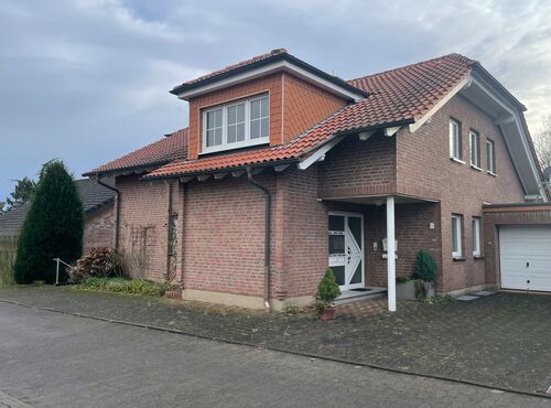 Gepflegtes Zweifamilienhaus in ruhiger Sackgassenlage!